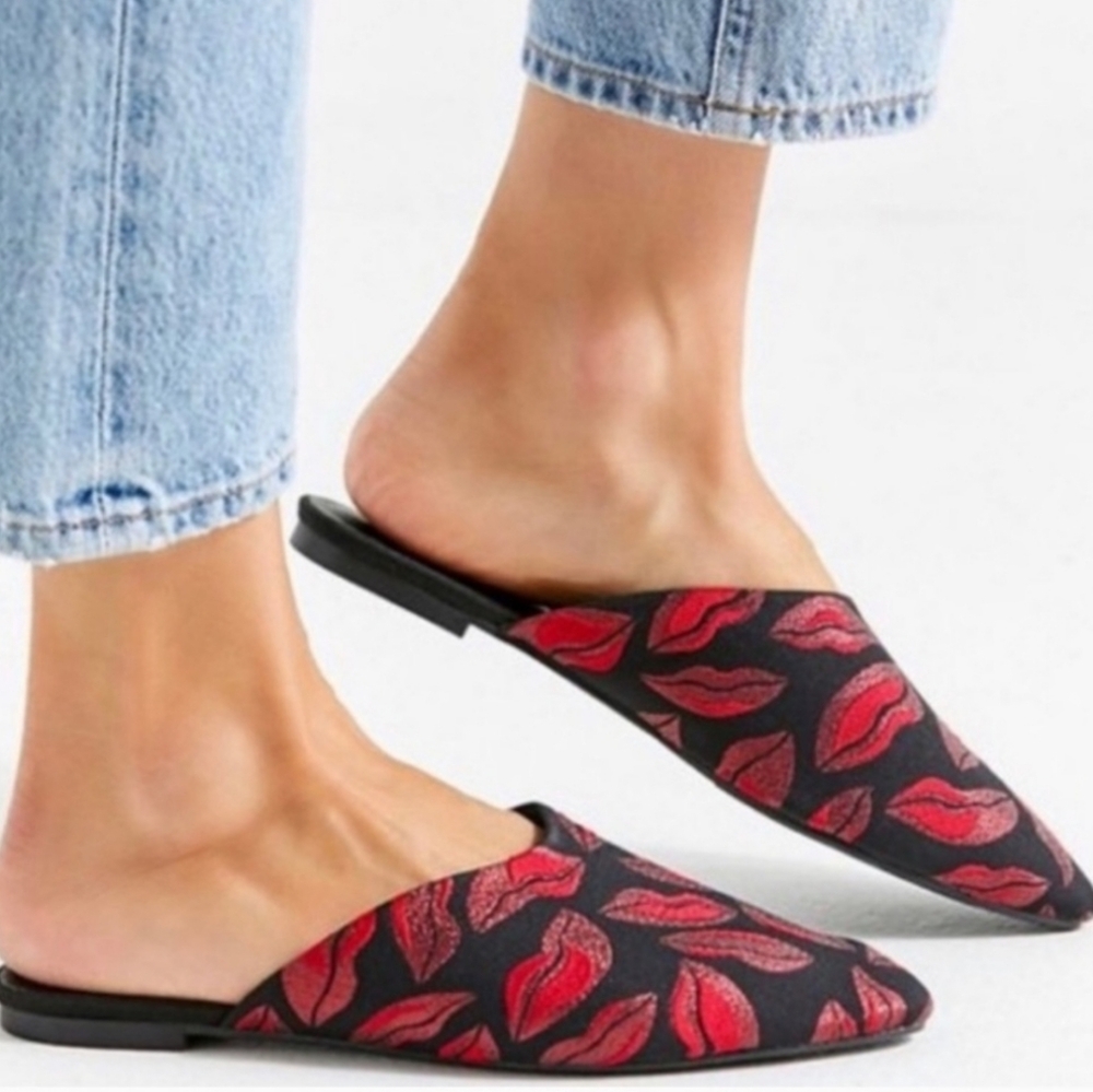 Urban Outfitters UO Lips Pointed Toe Fabric Mules / Slip On Flats - Picture 3 of 16